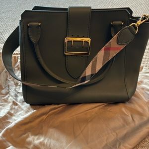 Burberry should bag/tote